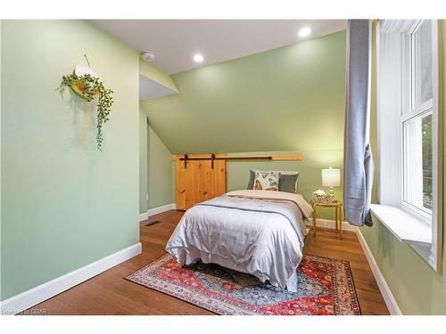 16 Walter Street, Guelph, ON - Indoor Photo Showing Bedroom