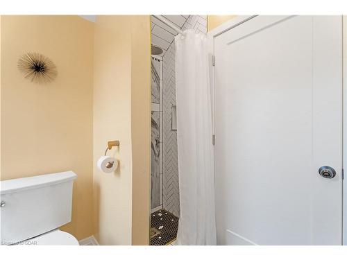 16 Walter Street, Guelph, ON - Indoor Photo Showing Bathroom