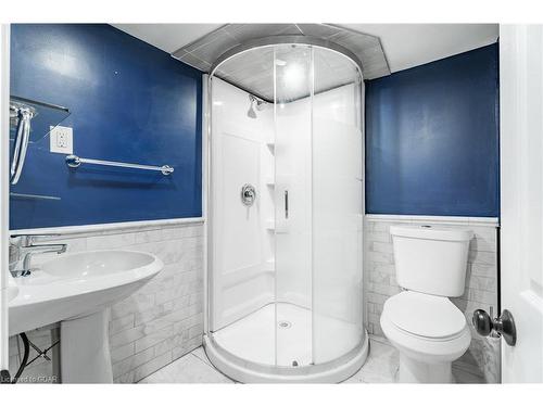 16 Walter Street, Guelph, ON - Indoor Photo Showing Bathroom