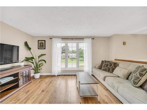 656 Drummond Drive, Saugeen Shores, ON - Indoor Photo Showing Living Room