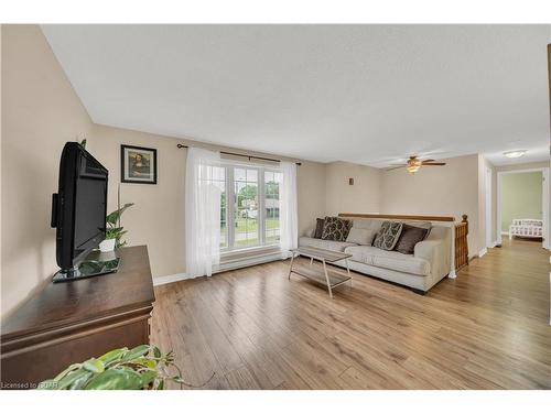 656 Drummond Drive, Saugeen Shores, ON - Indoor Photo Showing Living Room