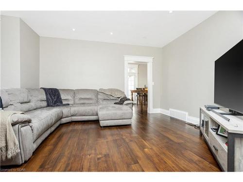 274 Alma Street, Rockwood, ON - Indoor Photo Showing Living Room