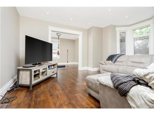 274 Alma Street, Rockwood, ON - Indoor Photo Showing Living Room