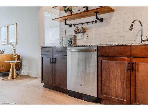 305-36 Regina Street N, Waterloo, ON - Indoor Photo Showing Kitchen