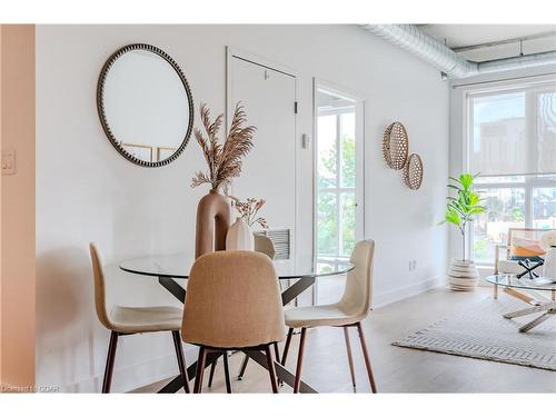 305-36 Regina Street N, Waterloo, ON - Indoor Photo Showing Dining Room