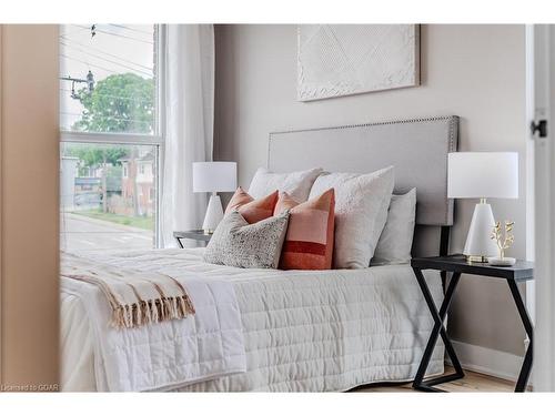 305-36 Regina Street N, Waterloo, ON - Indoor Photo Showing Bedroom