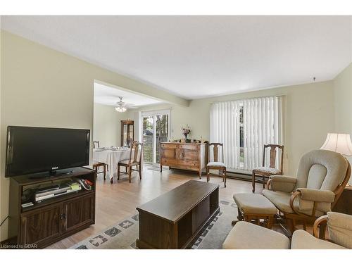 21 Pamela Place, Guelph, ON - Indoor Photo Showing Living Room