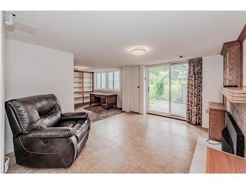 173-295 Water Street, Guelph, ON - Indoor Photo Showing Living Room