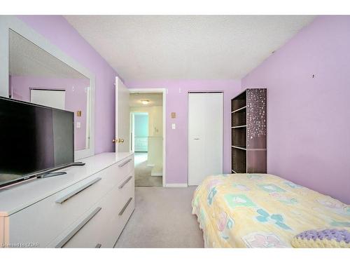8 Upton Crescent, Guelph, ON - Indoor Photo Showing Bedroom
