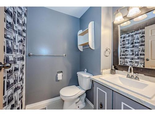 A2-223 Pioneer Drive, Kitchener, ON - Indoor Photo Showing Bathroom