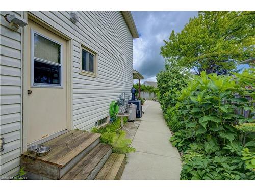 121 Parkside Drive W, Fergus, ON 