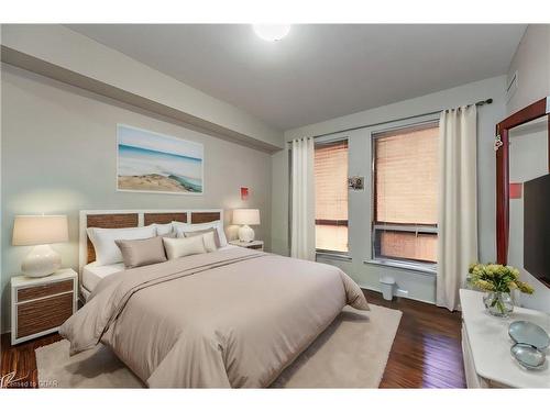 409-60 Old Mill Road, Oakville, ON - Indoor Photo Showing Bedroom