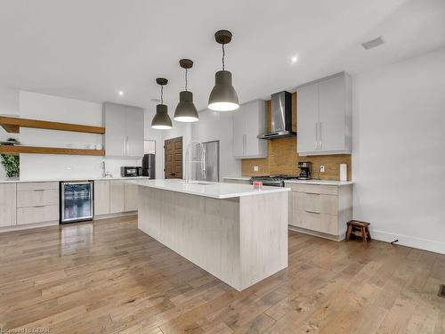 654 Freeport Street, London, ON - Indoor Photo Showing Kitchen With Upgraded Kitchen