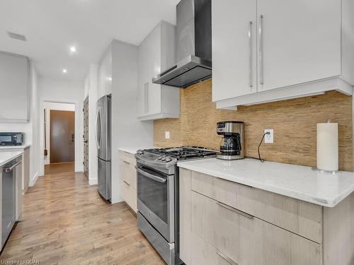 654 Freeport Street, London, ON - Indoor Photo Showing Kitchen With Upgraded Kitchen