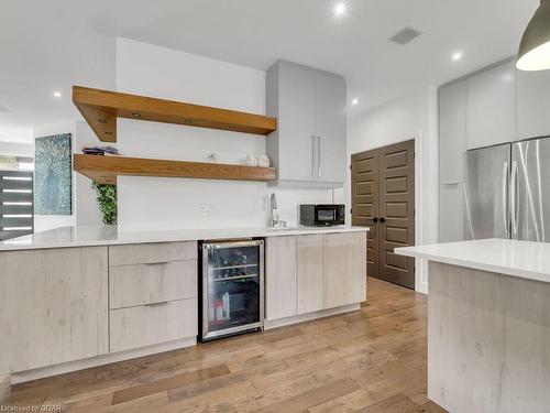 654 Freeport Street, London, ON - Indoor Photo Showing Kitchen With Upgraded Kitchen