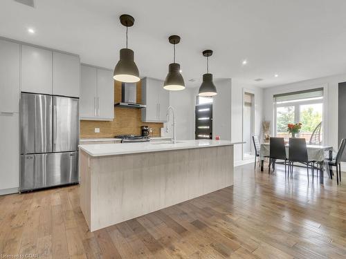 654 Freeport Street, London, ON - Indoor Photo Showing Kitchen With Upgraded Kitchen