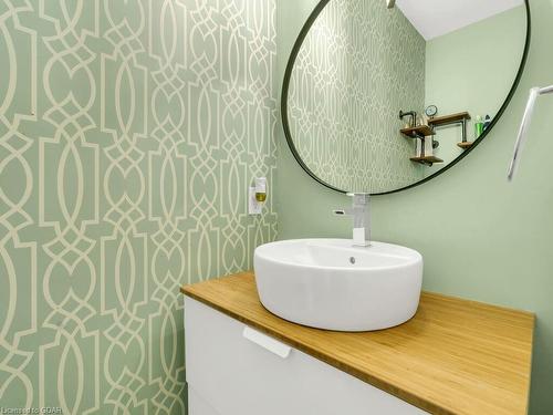 654 Freeport Street, London, ON - Indoor Photo Showing Bathroom