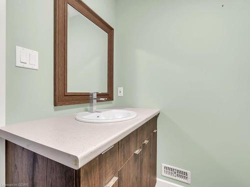 654 Freeport Street, London, ON - Indoor Photo Showing Bathroom