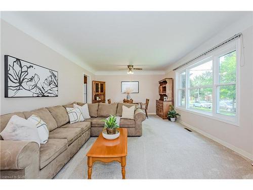 19 Kensington Street, Guelph, ON - Indoor Photo Showing Living Room