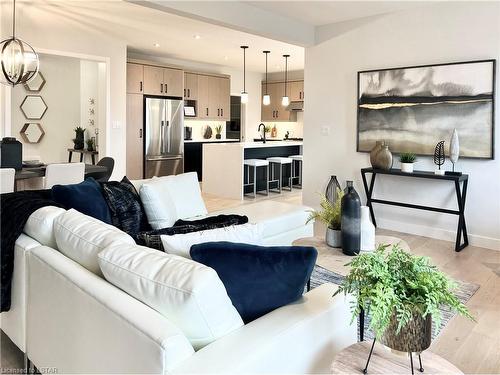 36 Rosina Lane, Thamesford, ON - Indoor Photo Showing Living Room