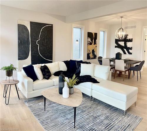 36 Rosina Lane, Thamesford, ON - Indoor Photo Showing Living Room