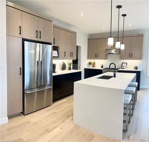 36 Rosina Lane, Thamesford, ON - Indoor Photo Showing Kitchen With Upgraded Kitchen