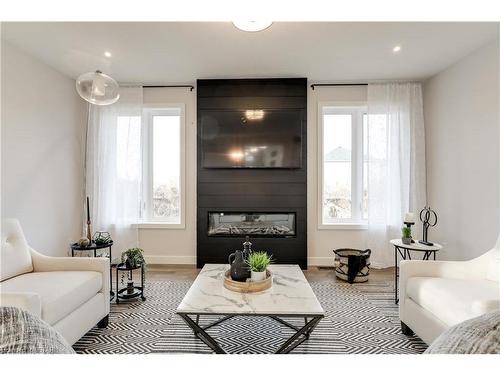 36 Rosina Lane, Thamesford, ON - Indoor Photo Showing Living Room