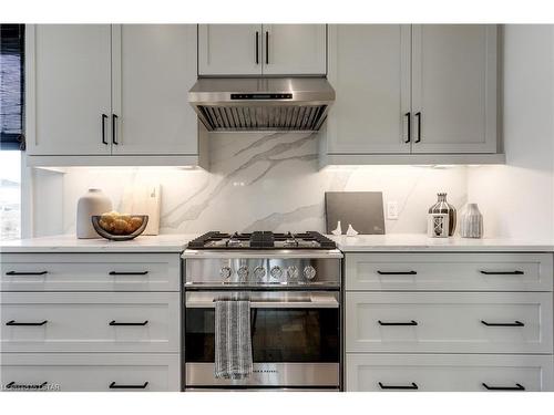 36 Rosina Lane, Thamesford, ON - Indoor Photo Showing Kitchen With Upgraded Kitchen