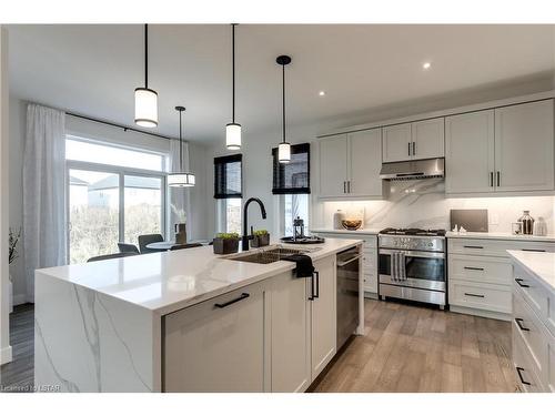 36 Rosina Lane, Thamesford, ON - Indoor Photo Showing Kitchen With Upgraded Kitchen