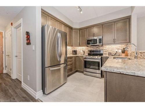 206-23 Stumpf Street, Elora, ON - Indoor Photo Showing Kitchen