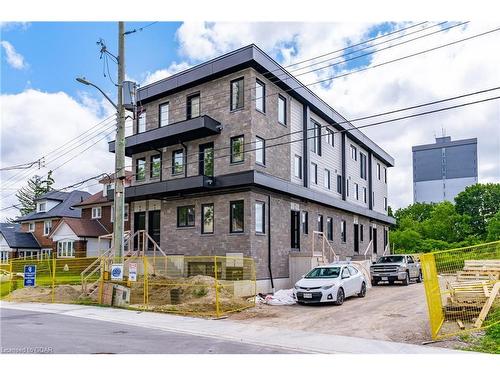 8-17 Peter Street, Kitchener, ON - Outdoor