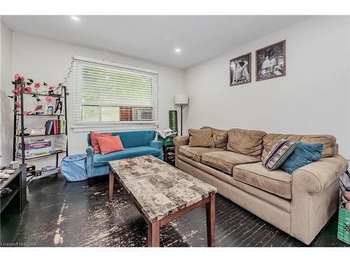 218 Edinburgh Road N, Guelph, ON - Indoor Photo Showing Living Room