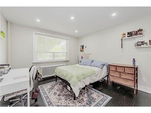 218 Edinburgh Road N, Guelph, ON - Indoor Photo Showing Bedroom