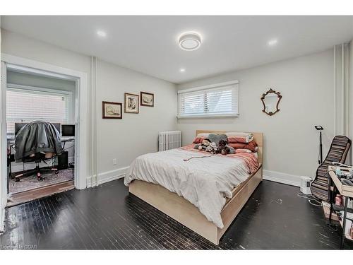 218 Edinburgh Road N, Guelph, ON - Indoor Photo Showing Bedroom