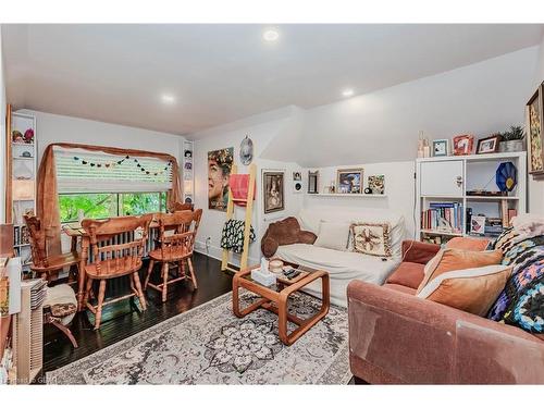 218 Edinburgh Road N, Guelph, ON - Indoor Photo Showing Living Room