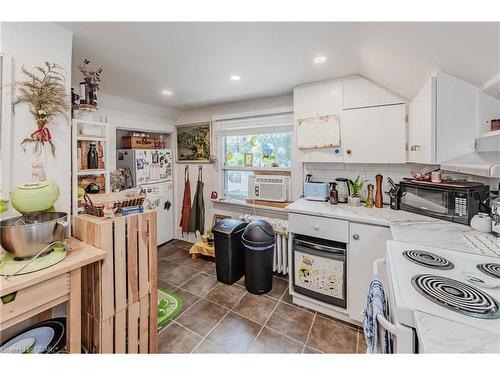 218 Edinburgh Road N, Guelph, ON - Indoor Photo Showing Kitchen