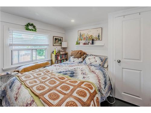 218 Edinburgh Road N, Guelph, ON - Indoor Photo Showing Bedroom