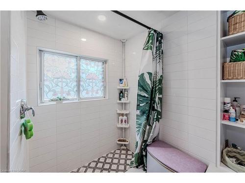 218 Edinburgh Road N, Guelph, ON - Indoor Photo Showing Bathroom