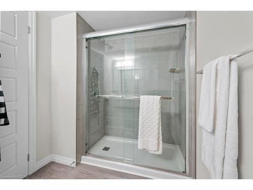 414-35 Kingsbury Square, Guelph, ON - Indoor Photo Showing Bathroom