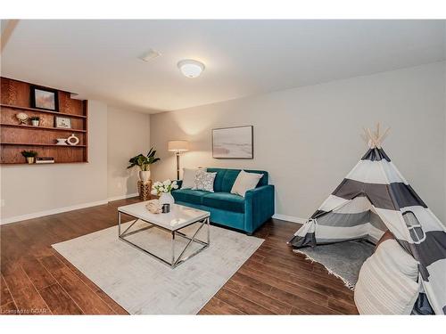 73 Pathfinder Crescent, Kitchener, ON - Indoor Photo Showing Living Room
