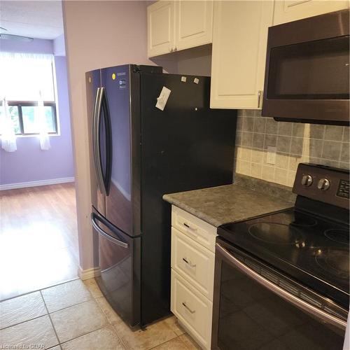 307-65 Silvercreek Parkway N, Guelph, ON - Indoor Photo Showing Kitchen