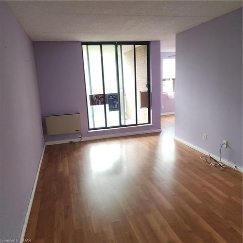 307-65 Silvercreek Parkway N, Guelph, ON - Indoor Photo Showing Other Room