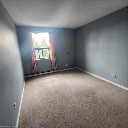 307-65 Silvercreek Parkway N, Guelph, ON - Indoor Photo Showing Other Room