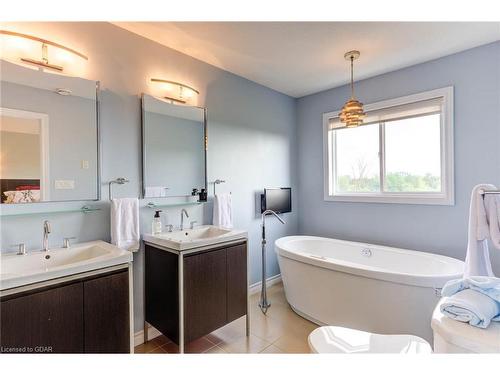 51 Creighton Avenue, Guelph, ON - Indoor Photo Showing Bathroom