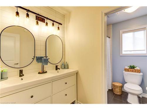 51 Creighton Avenue, Guelph, ON - Indoor Photo Showing Bathroom