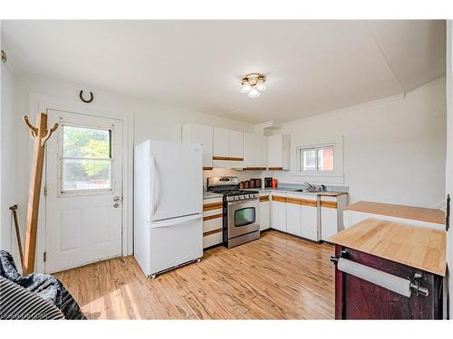 153 Victoria Road S, Guelph, ON - Indoor Photo Showing Kitchen