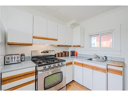 153 Victoria Road S, Guelph, ON - Indoor Photo Showing Kitchen