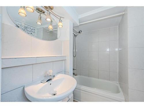 153 Victoria Road S, Guelph, ON - Indoor Photo Showing Bathroom