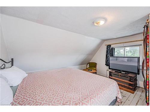 153 Victoria Road S, Guelph, ON - Indoor Photo Showing Bedroom