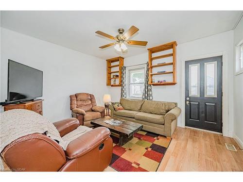 153 Victoria Road S, Guelph, ON - Indoor Photo Showing Living Room